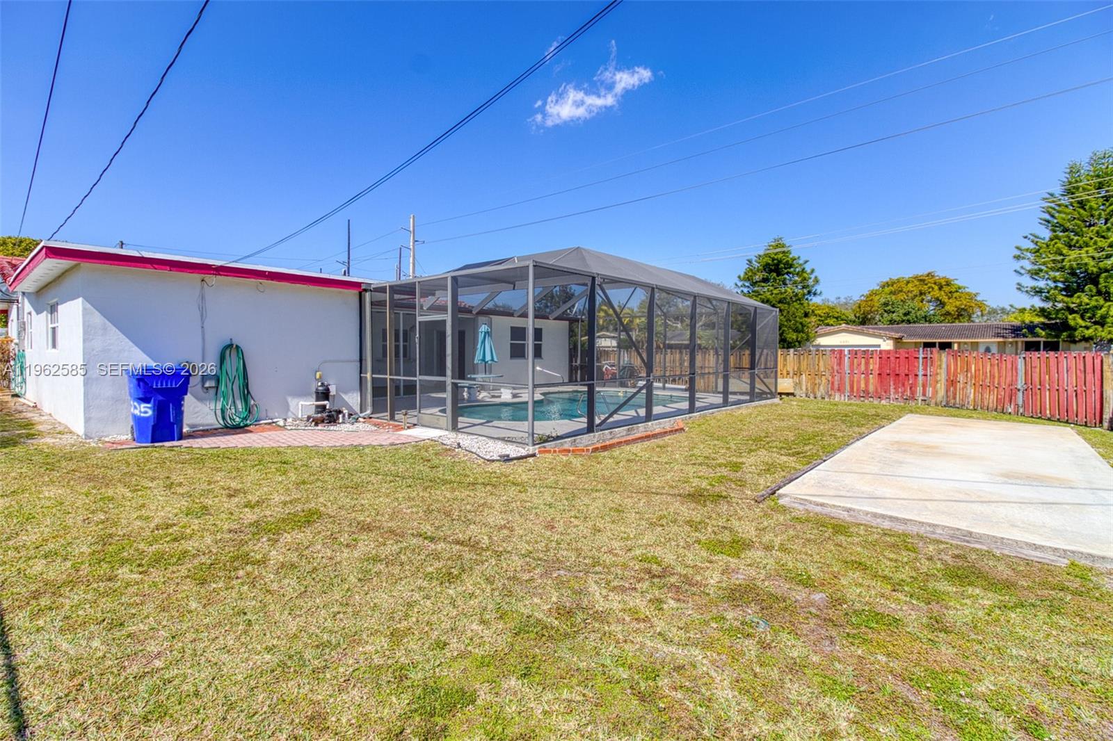 2225 N 39th Ave