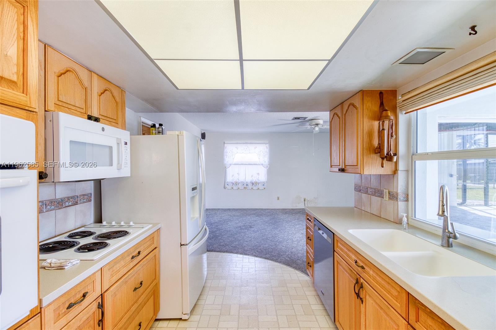 2225 N 39th Ave