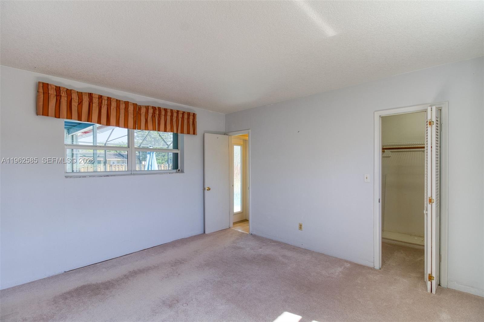 2225 N 39th Ave
