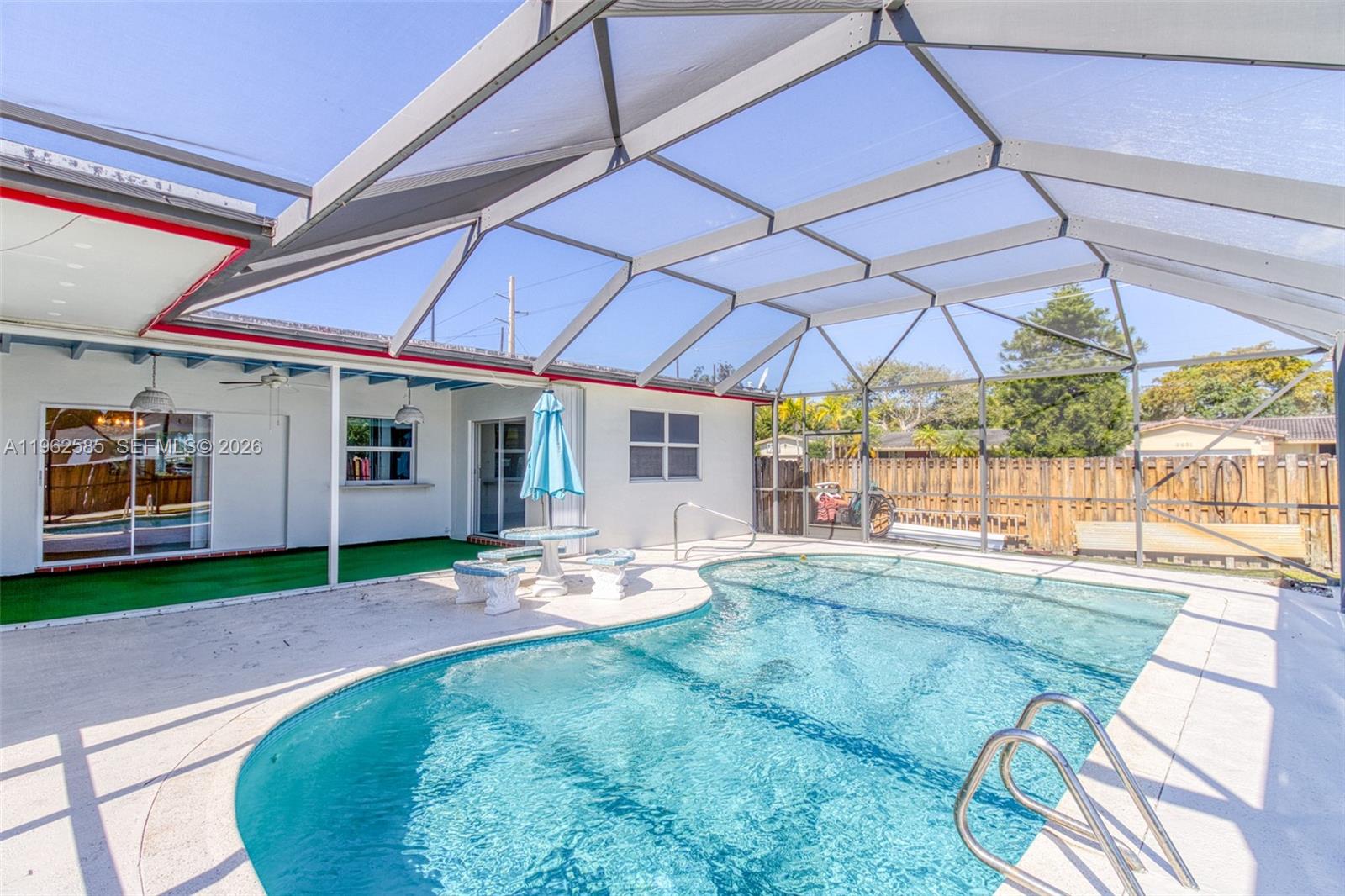 2225 N 39th Ave