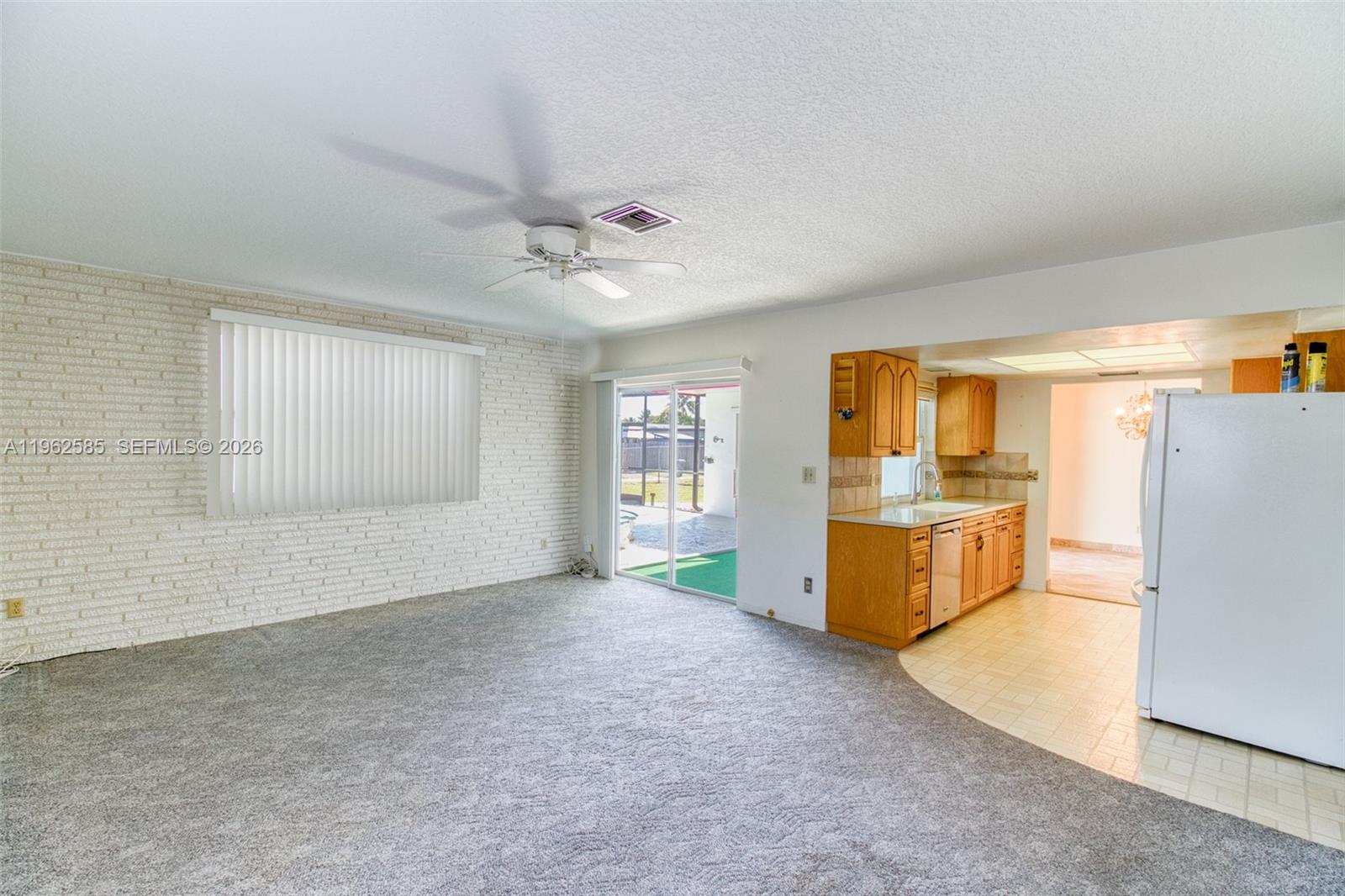 2225 N 39th Ave