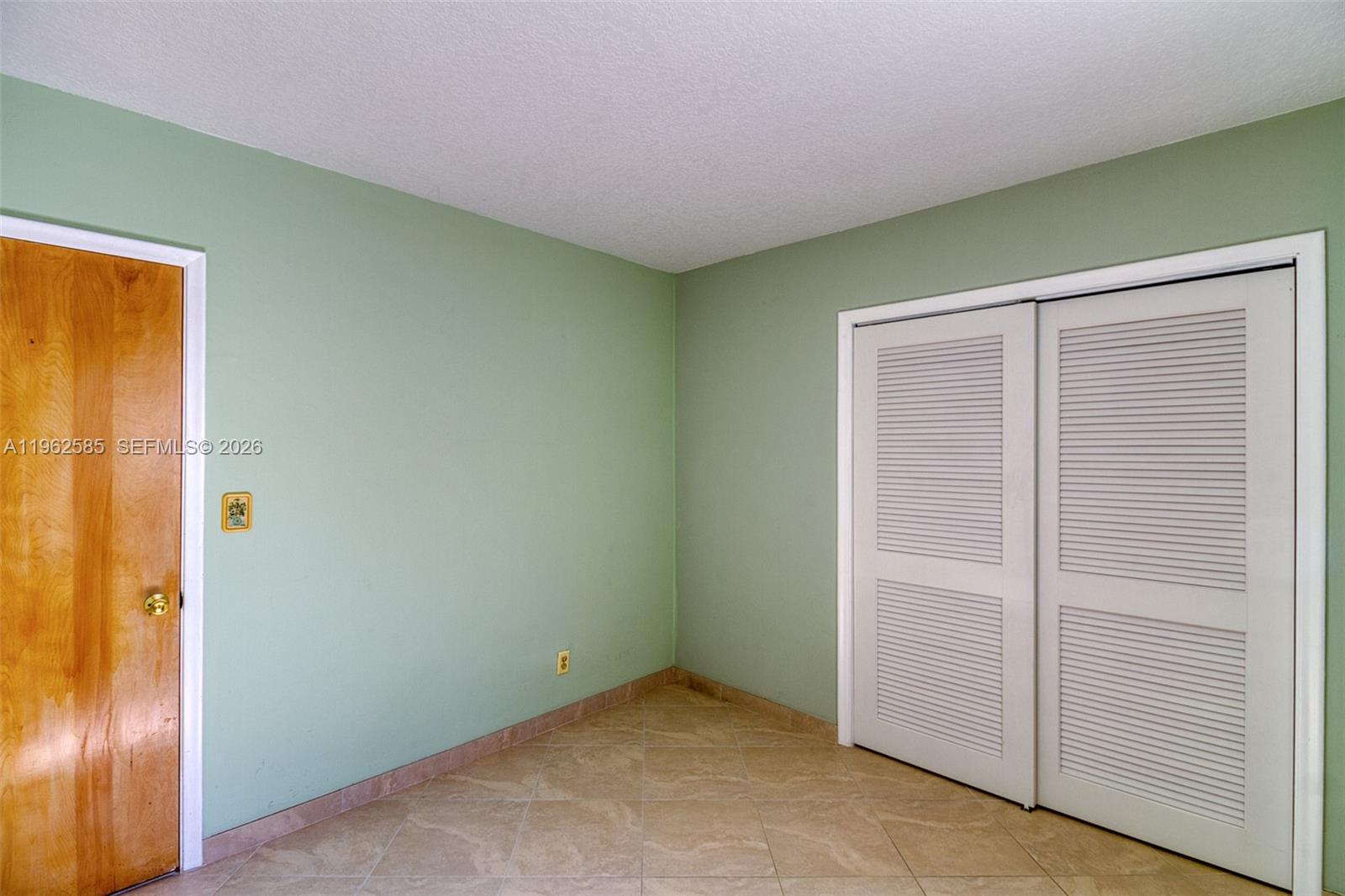 2225 N 39th Ave