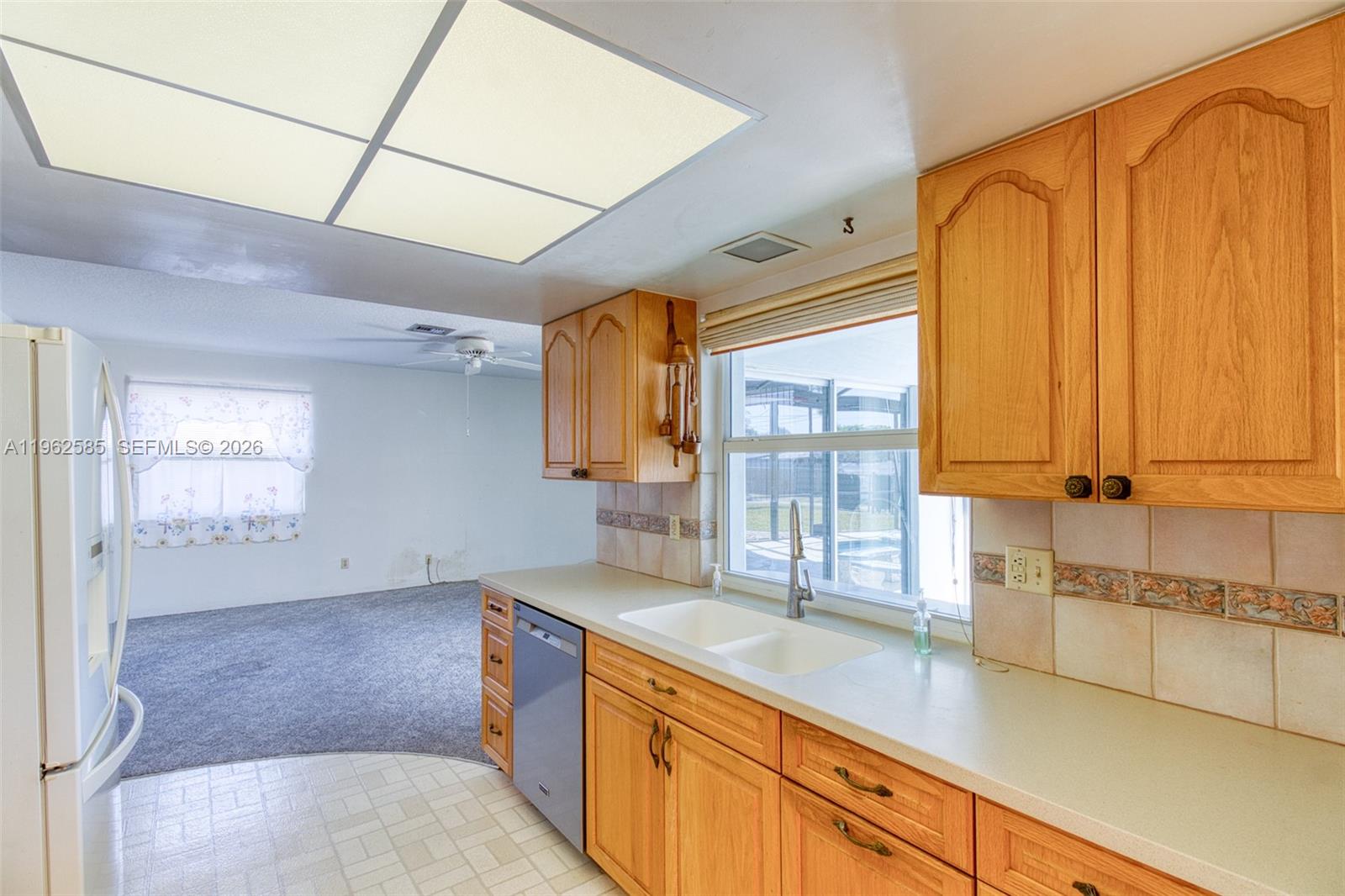 2225 N 39th Ave