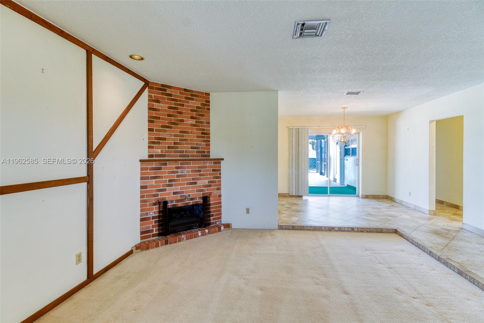 2225 N 39th Ave