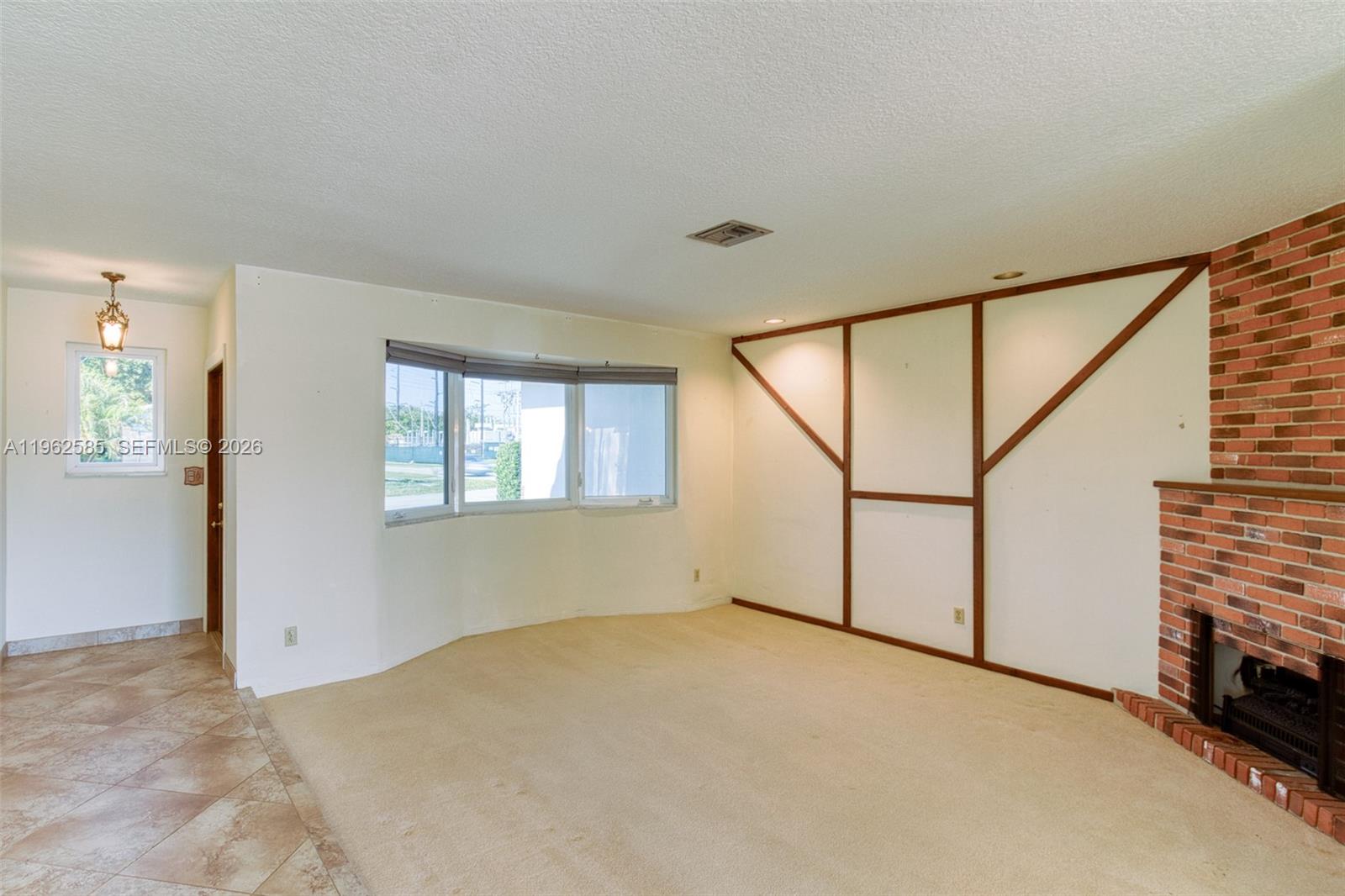2225 N 39th Ave