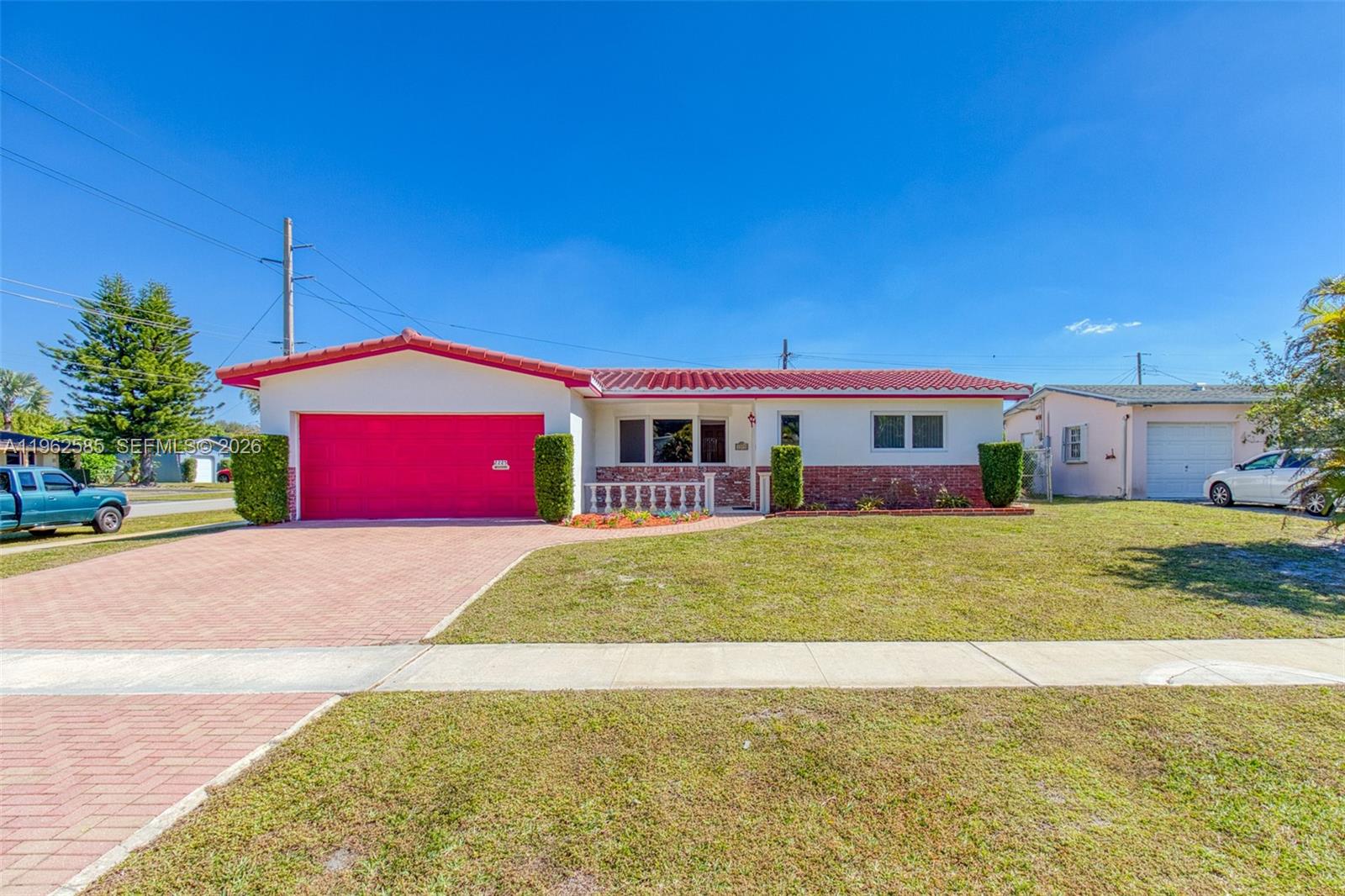 2225 N 39th Ave