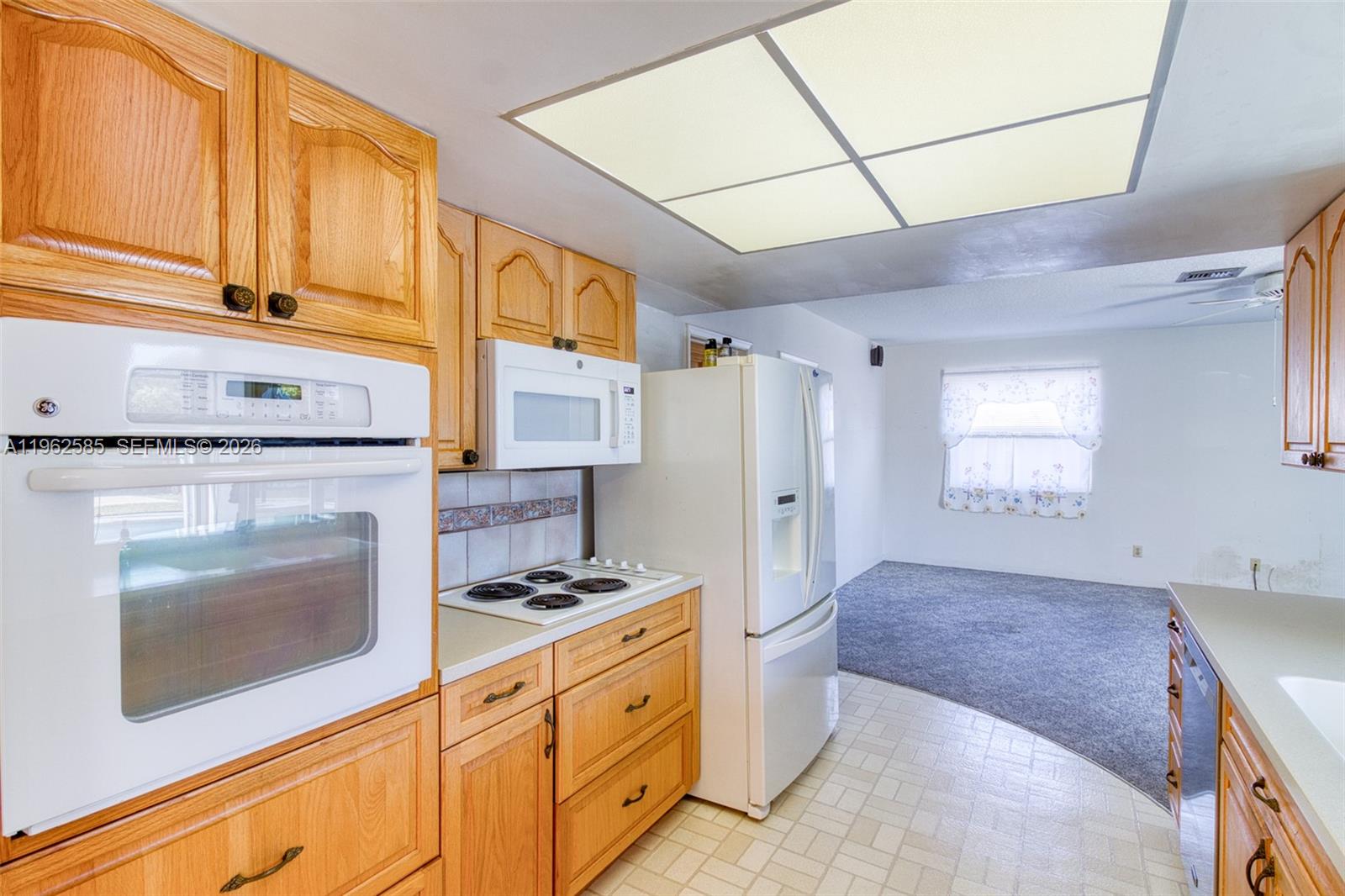2225 N 39th Ave