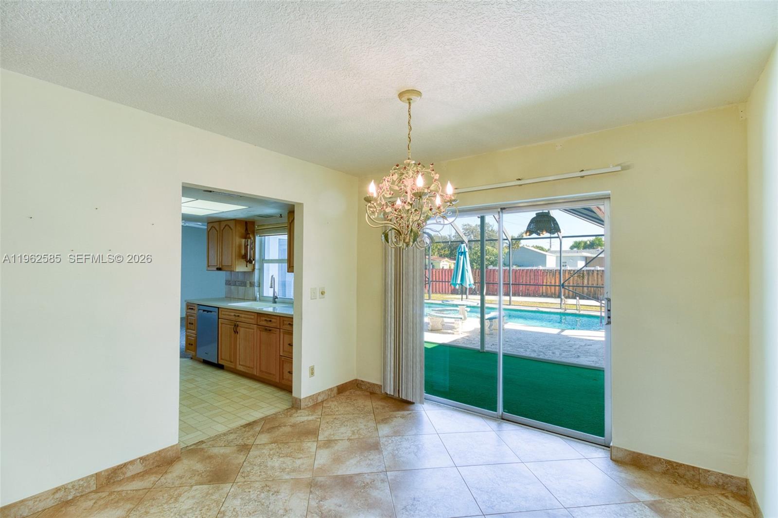 2225 N 39th Ave
