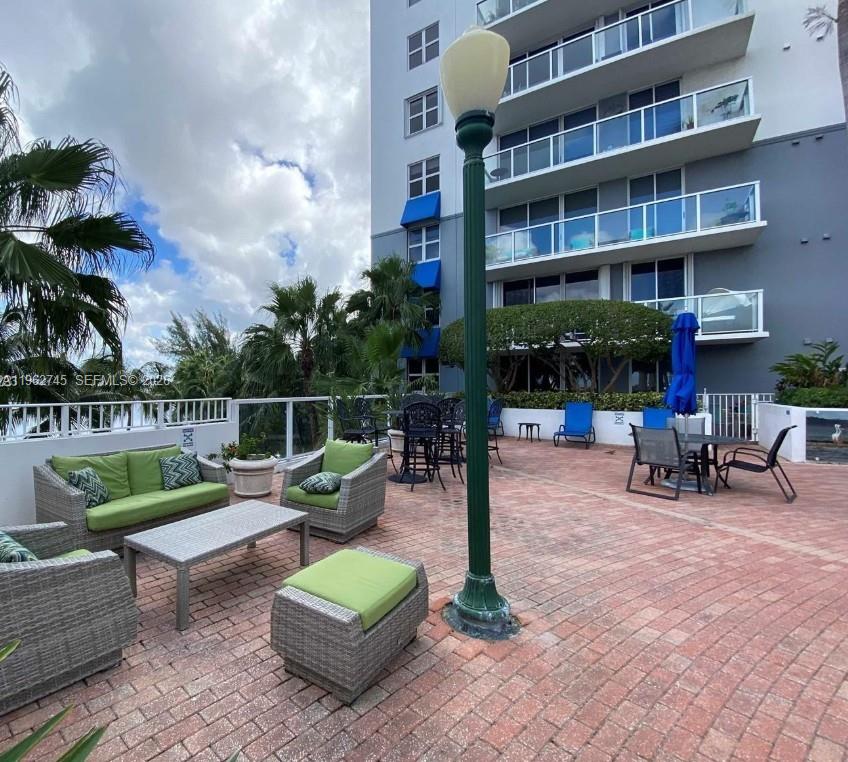 5091 NW 7th St # 703
