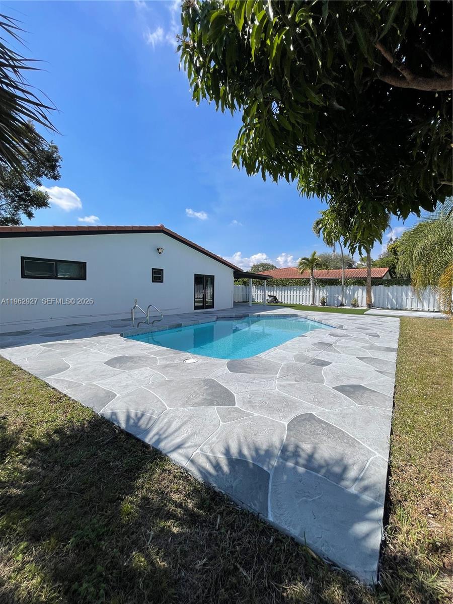 8275 Shadow Wood Blvd # 0