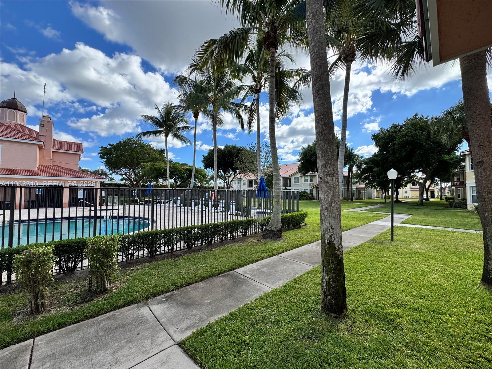 2404 Belmont Ln # 2404