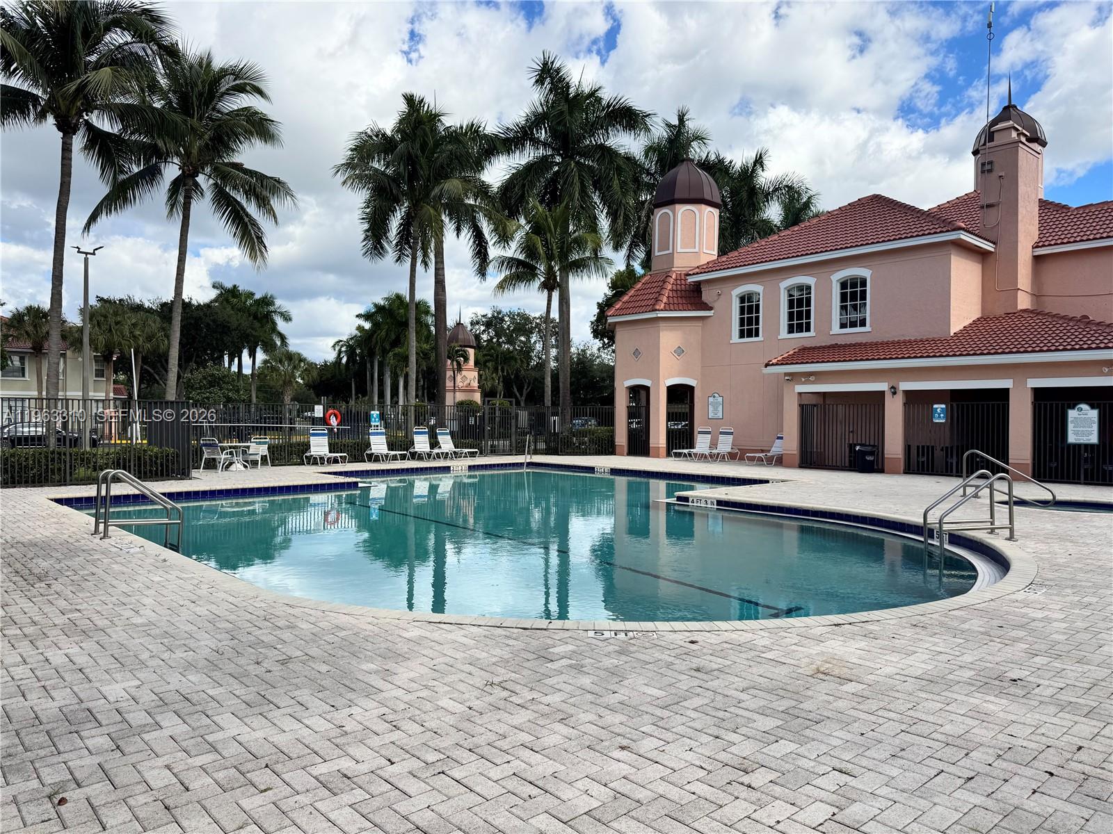 2404 Belmont Ln # 2404