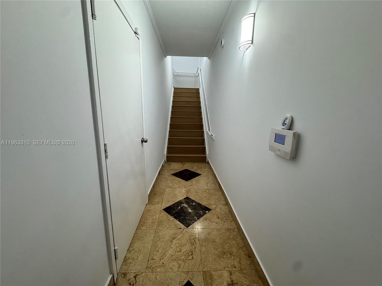 2404 Belmont Ln # 2404