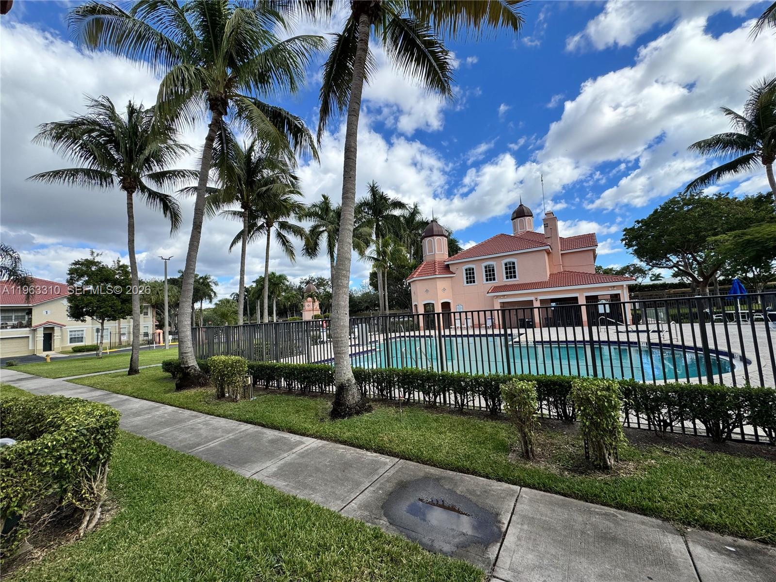 2404 Belmont Ln # 2404