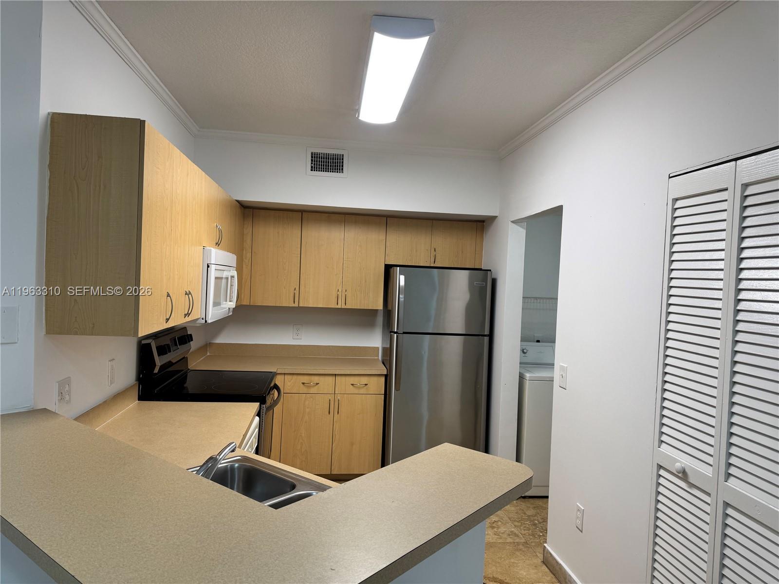 2404 Belmont Ln # 2404