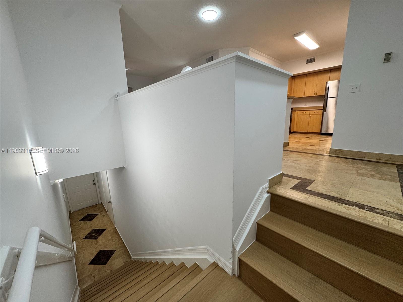 2404 Belmont Ln # 2404