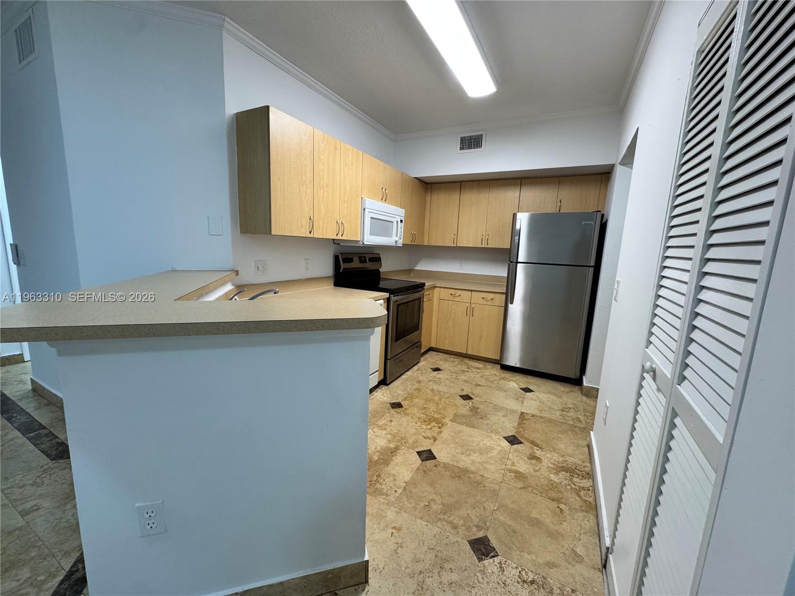 2404 Belmont Ln # 2404