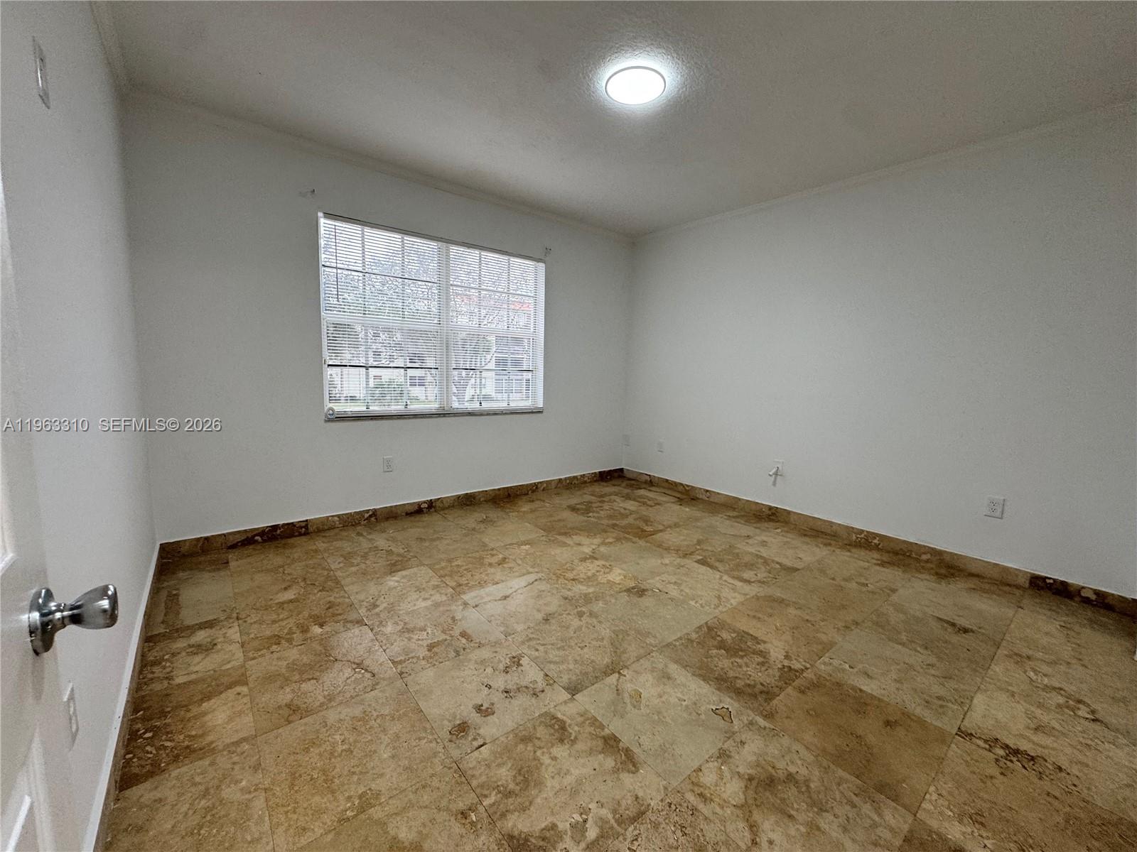 2404 Belmont Ln # 2404