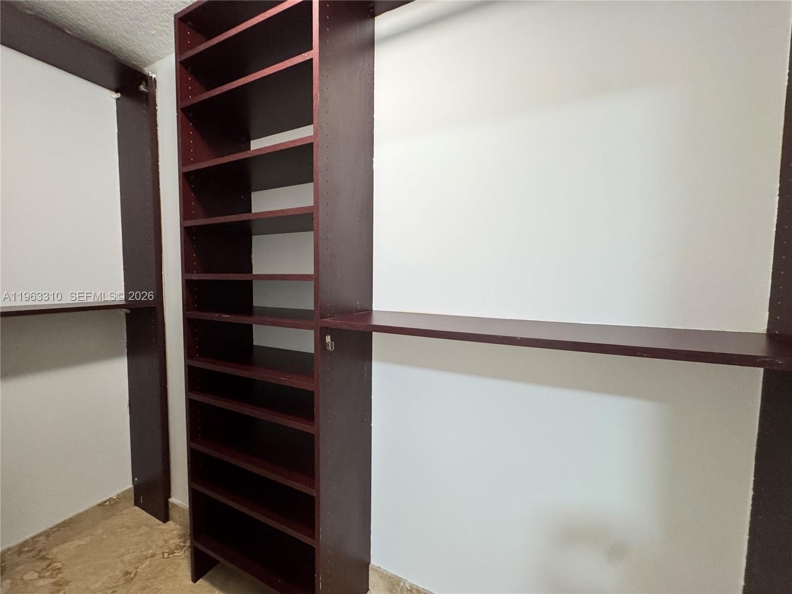 2404 Belmont Ln # 2404