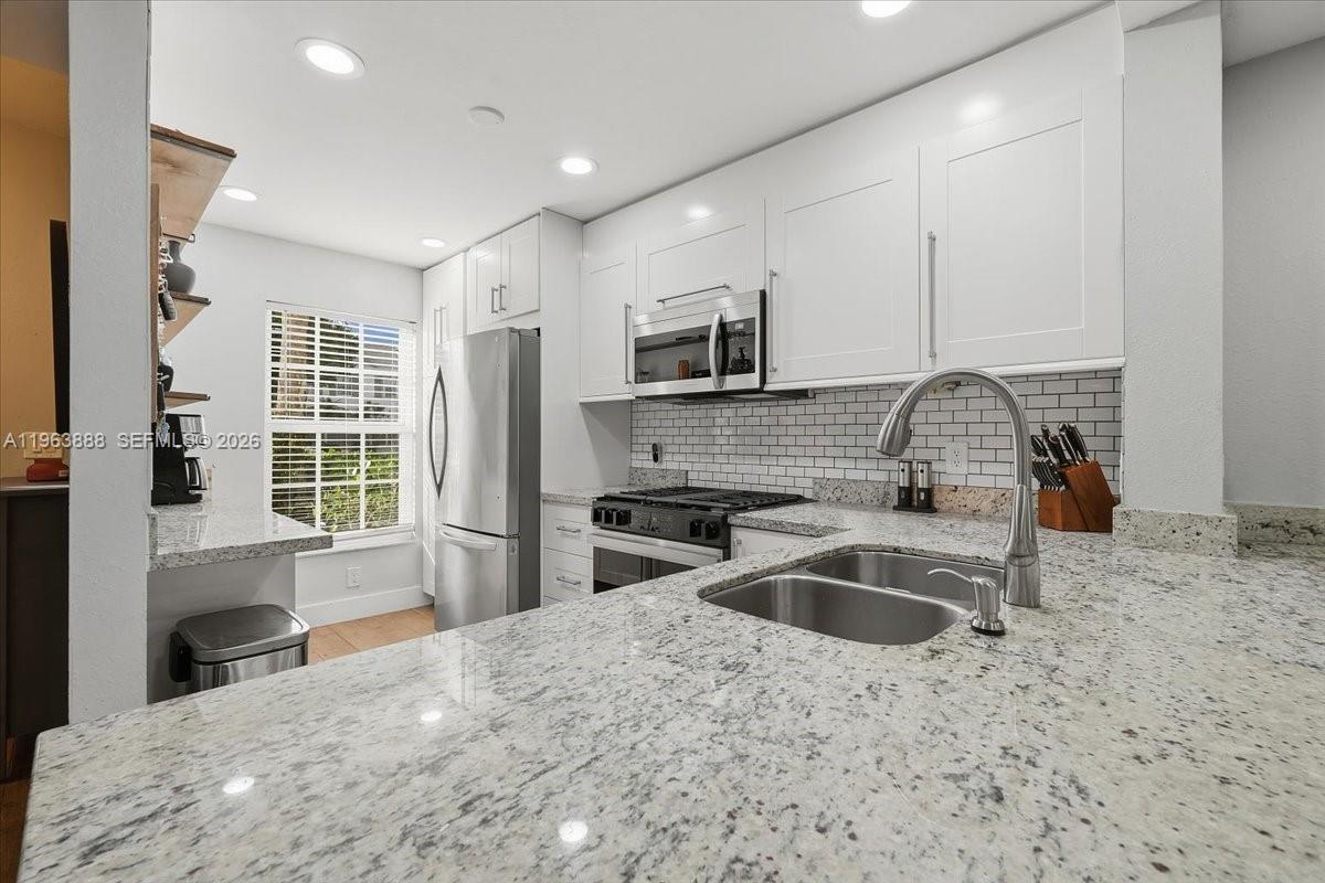 7934 Sanibel Dr