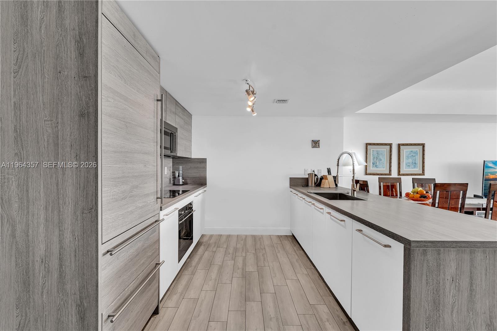 400 Sunny Isles Blvd # 907