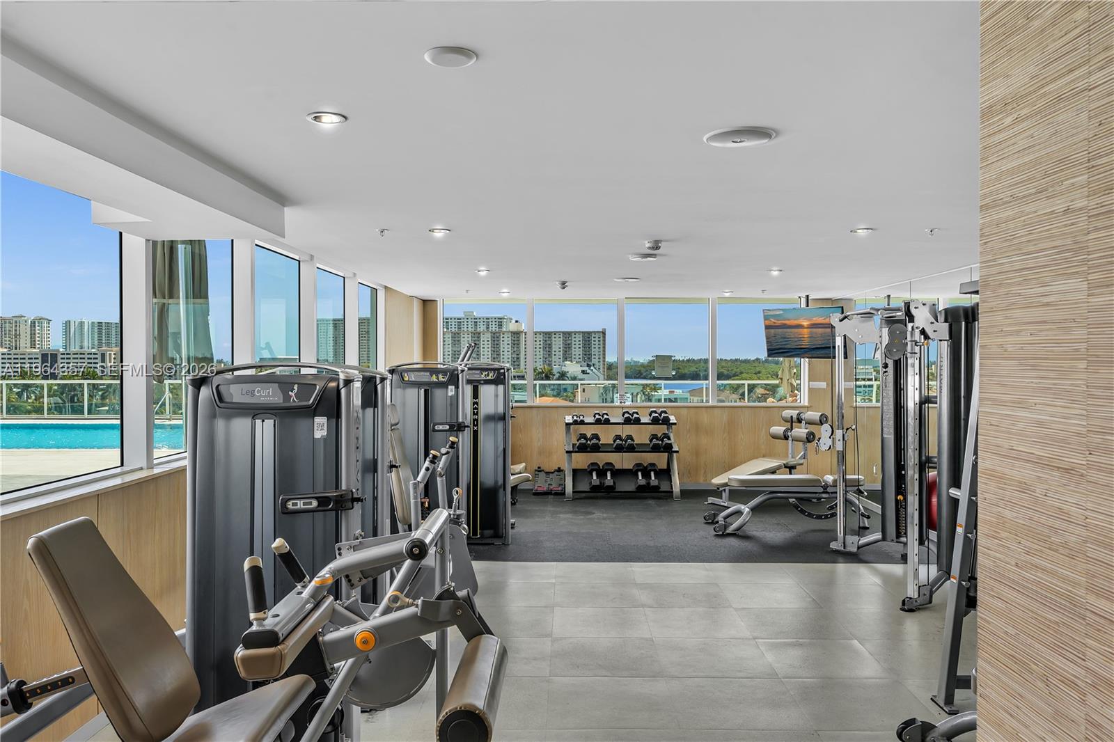 400 Sunny Isles Blvd # 907