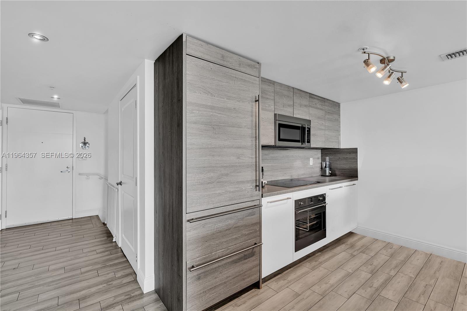 400 Sunny Isles Blvd # 907