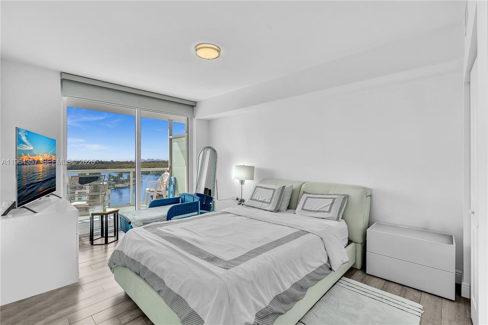 400 Sunny Isles Blvd # 907