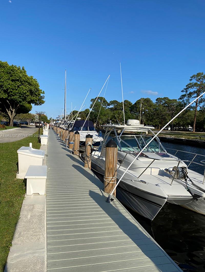 1000 River Reach Dr # 516