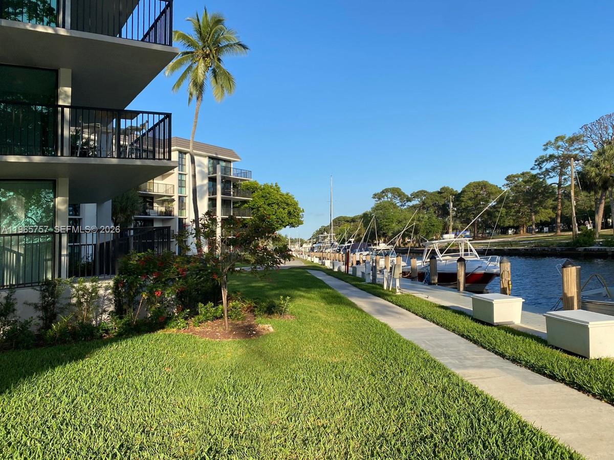 1000 River Reach Dr # 516