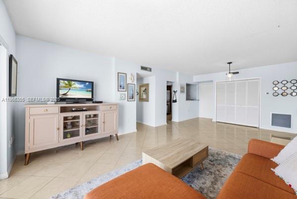 3850 Washington St # 910