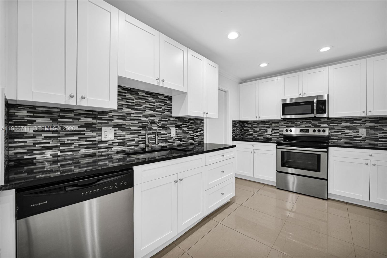 820 E Cypress Ln # 38 Unit: V-38