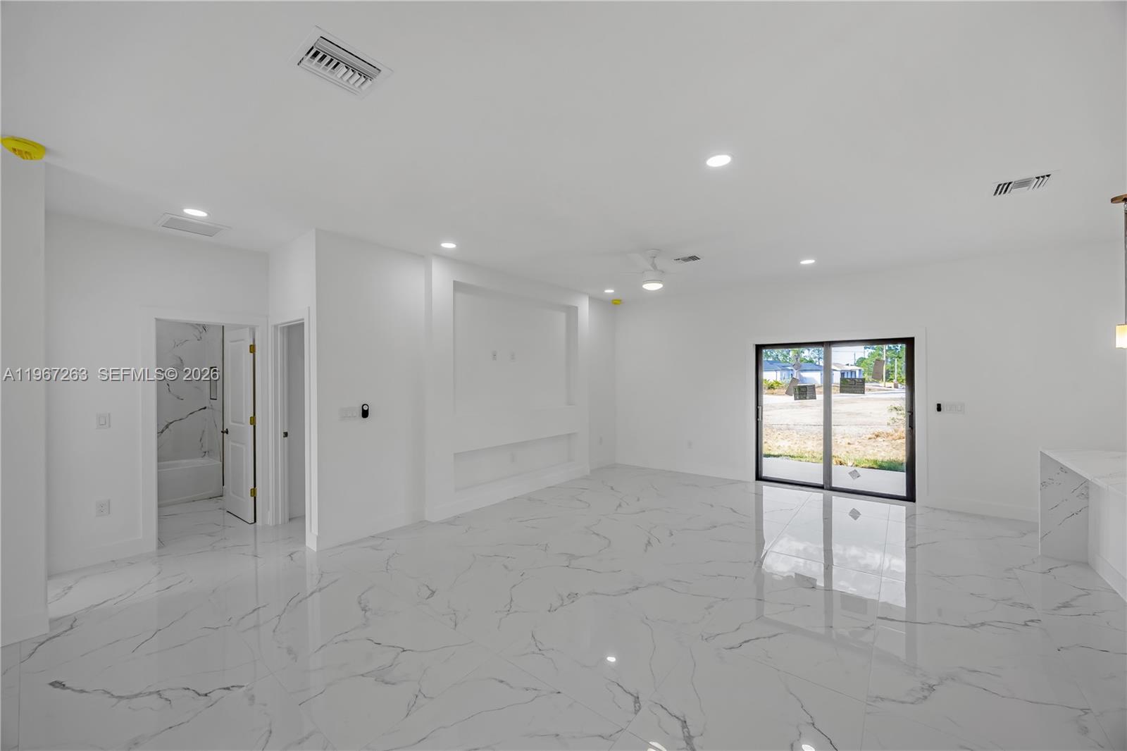 809 Vance Ave E