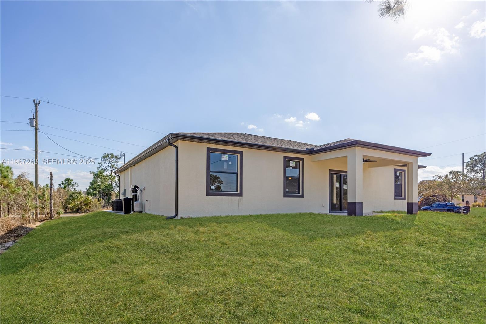 809 Vance Ave E