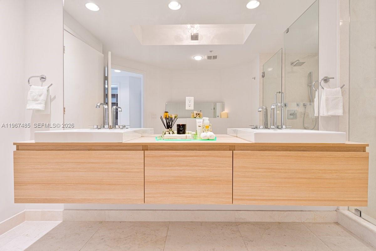 17301 Biscayne Blvd # 305