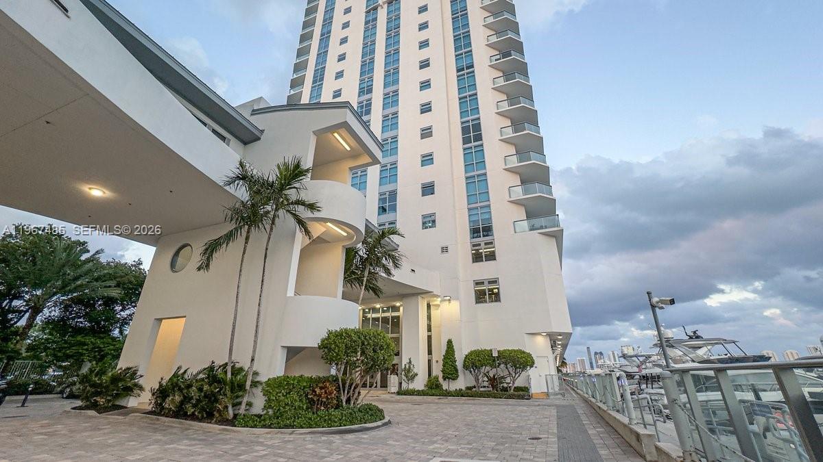 17301 Biscayne Blvd # 305