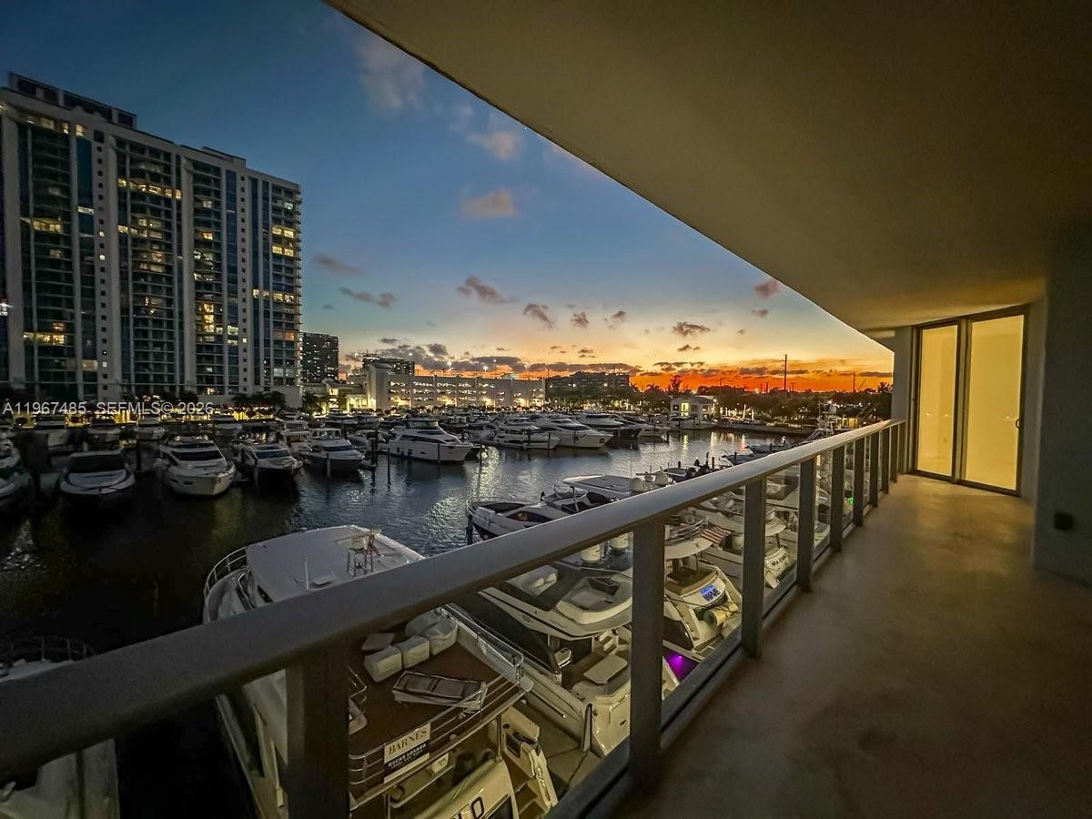 17301 Biscayne Blvd # 305