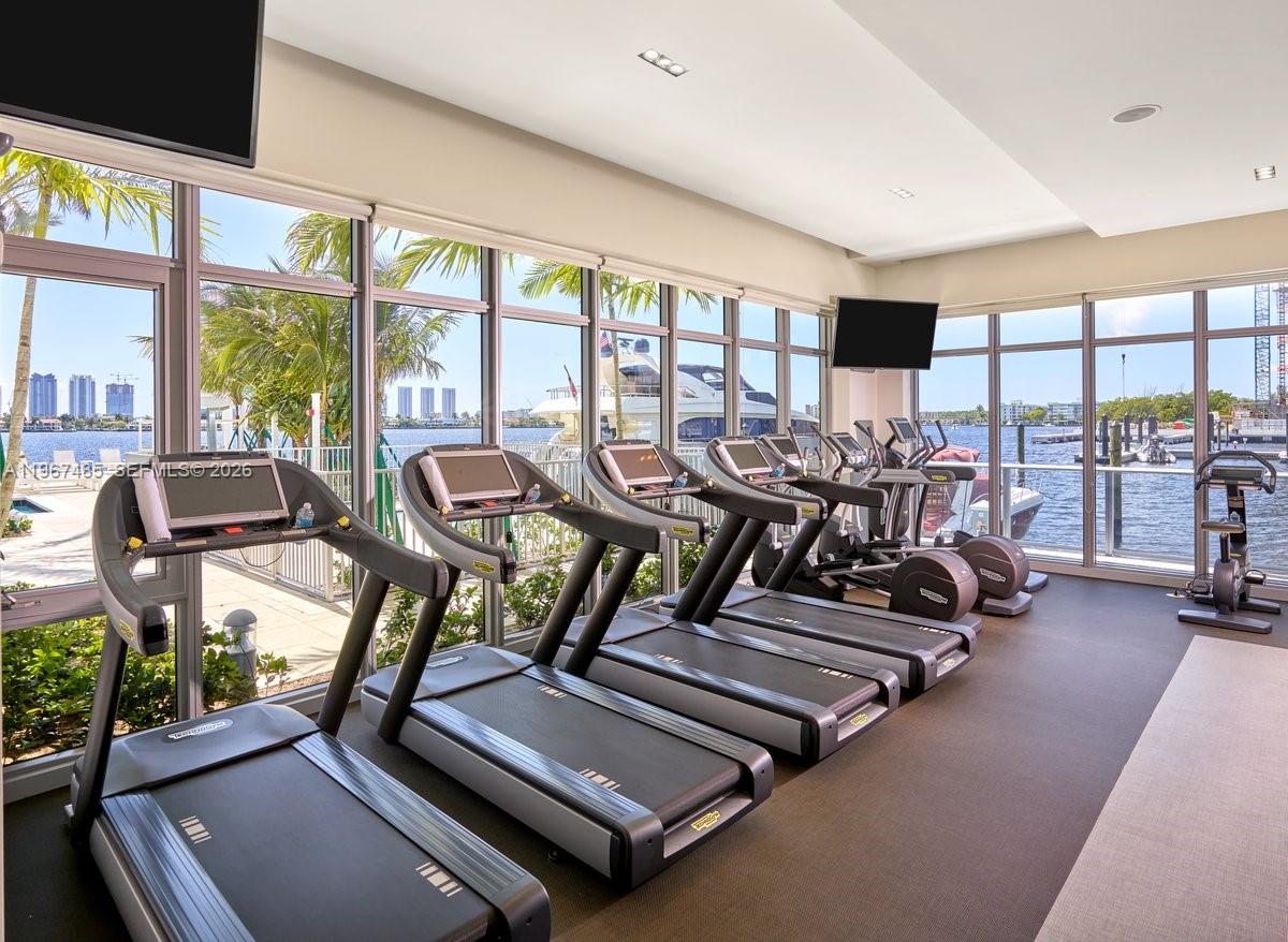 17301 Biscayne Blvd # 305