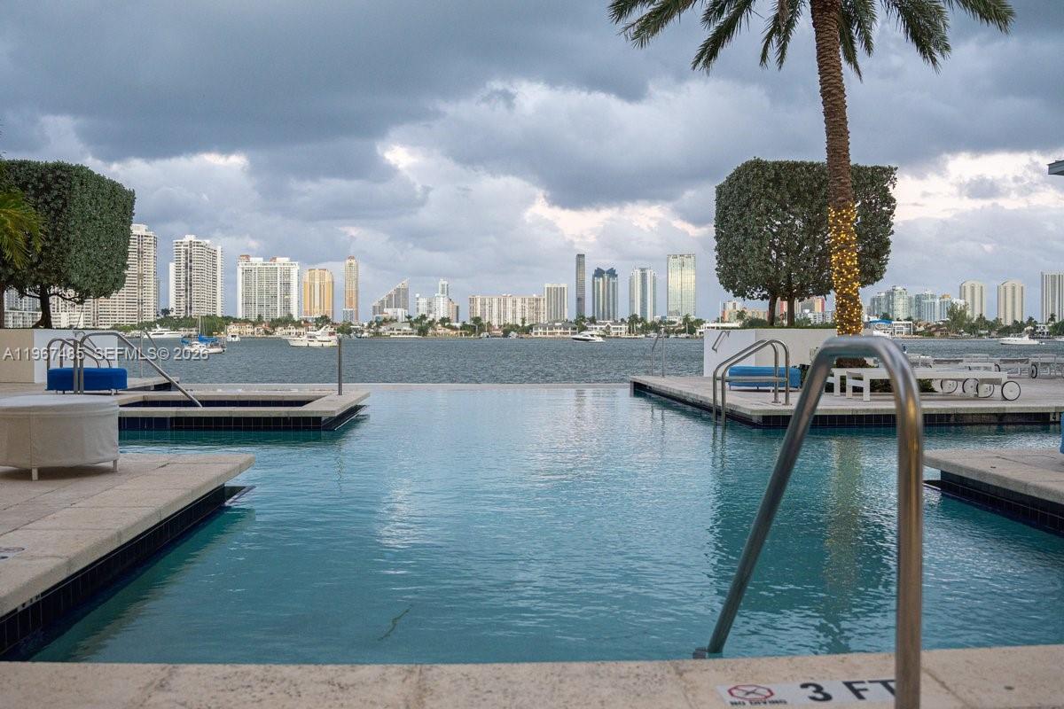 17301 Biscayne Blvd # 305