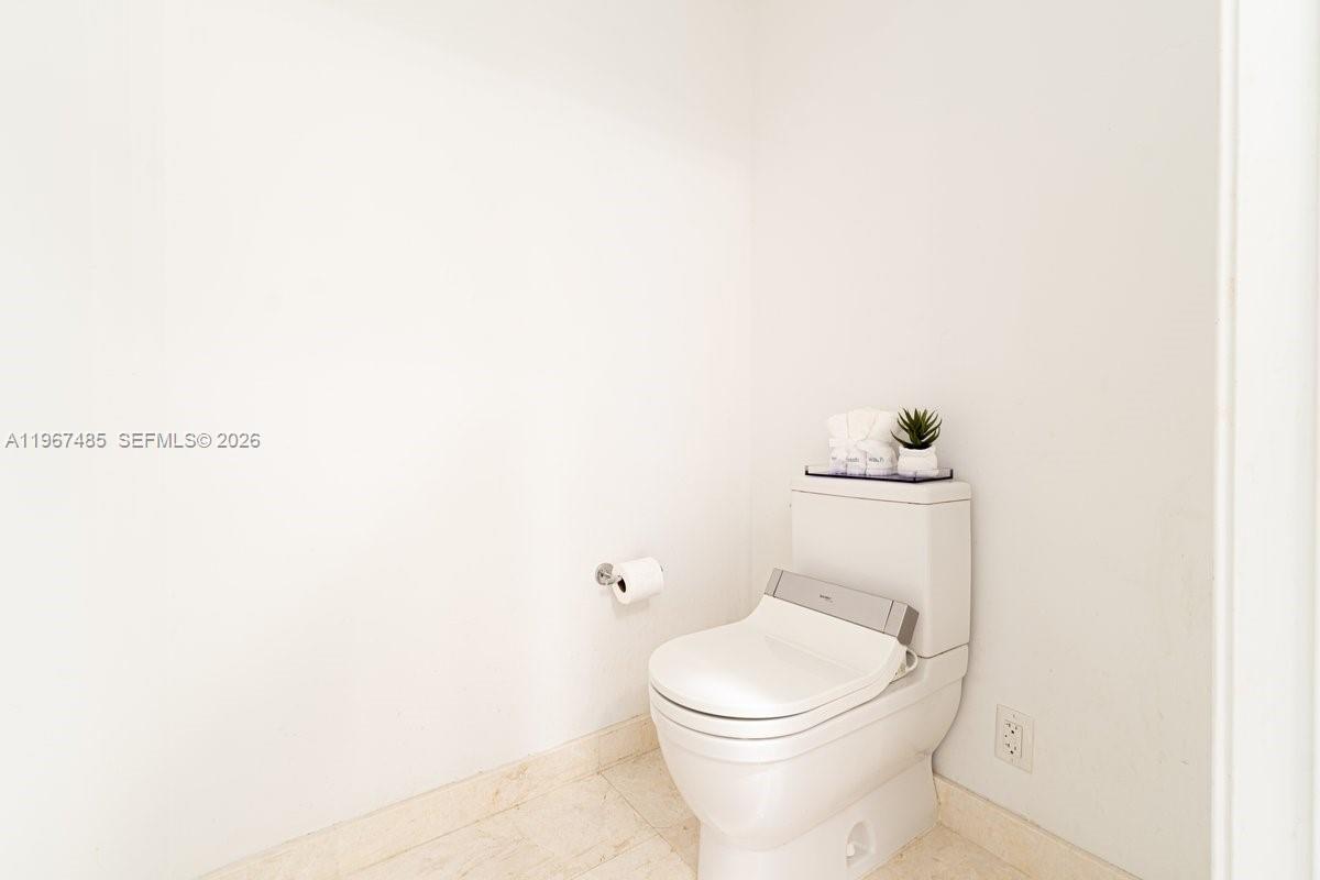 17301 Biscayne Blvd # 305