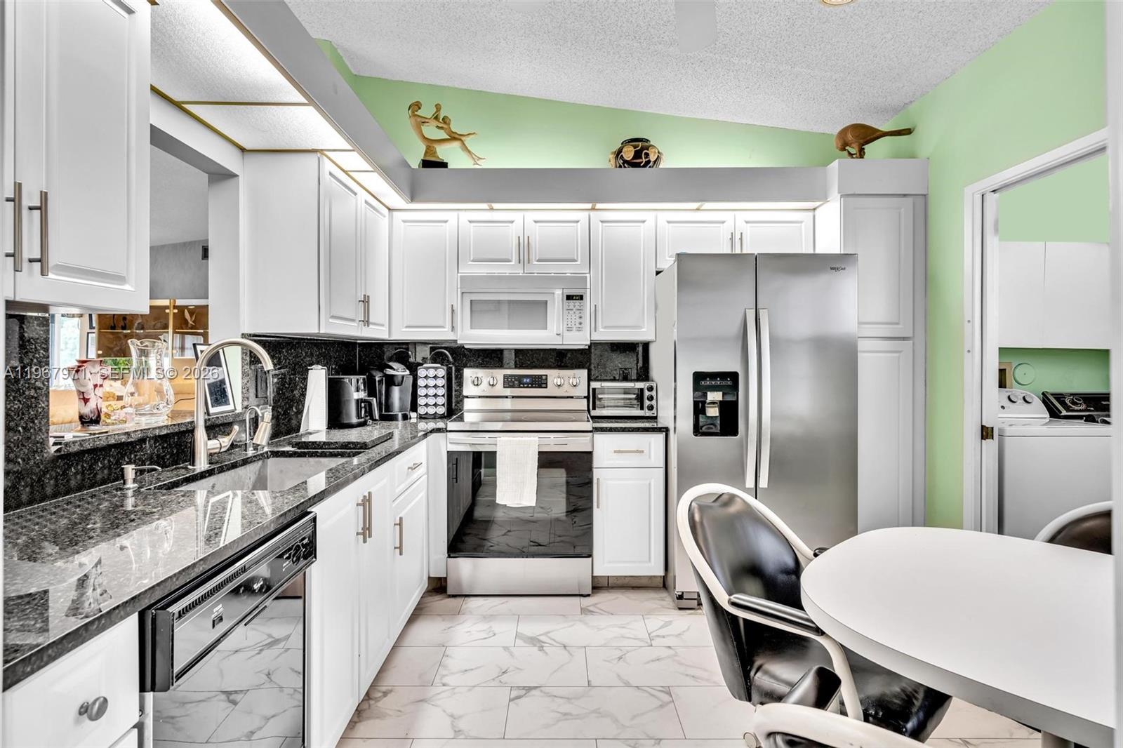 6116 Kings Gate Cir