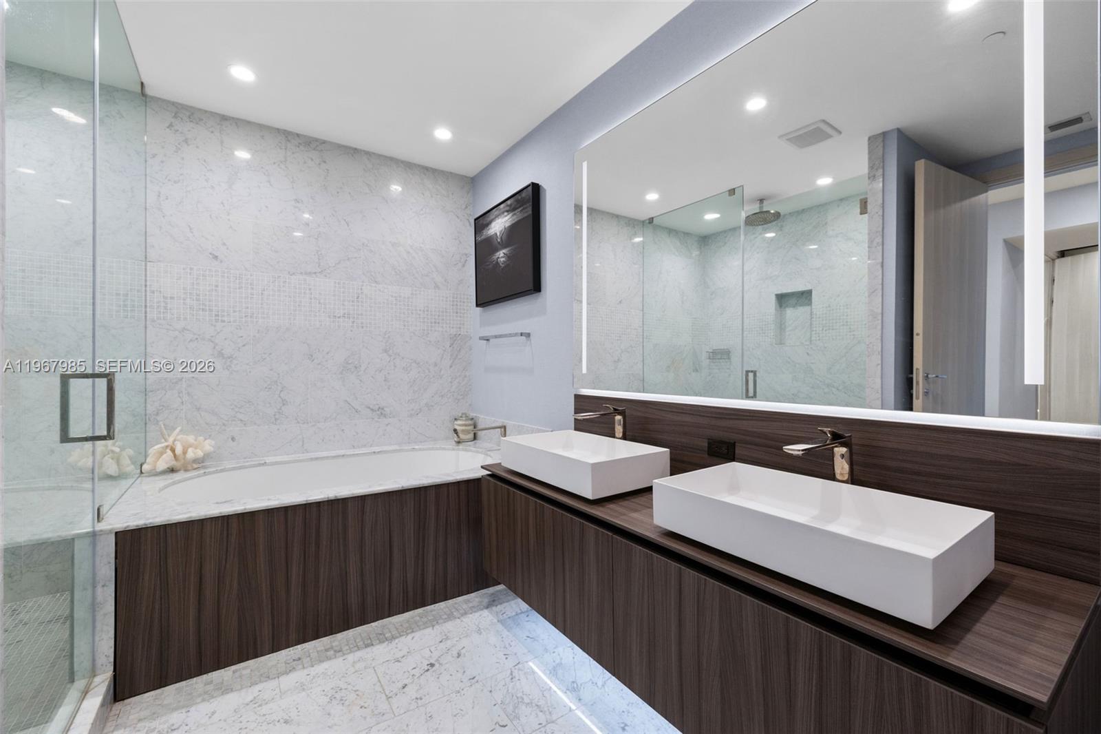 1000 Brickell Plz Unit: PH5304