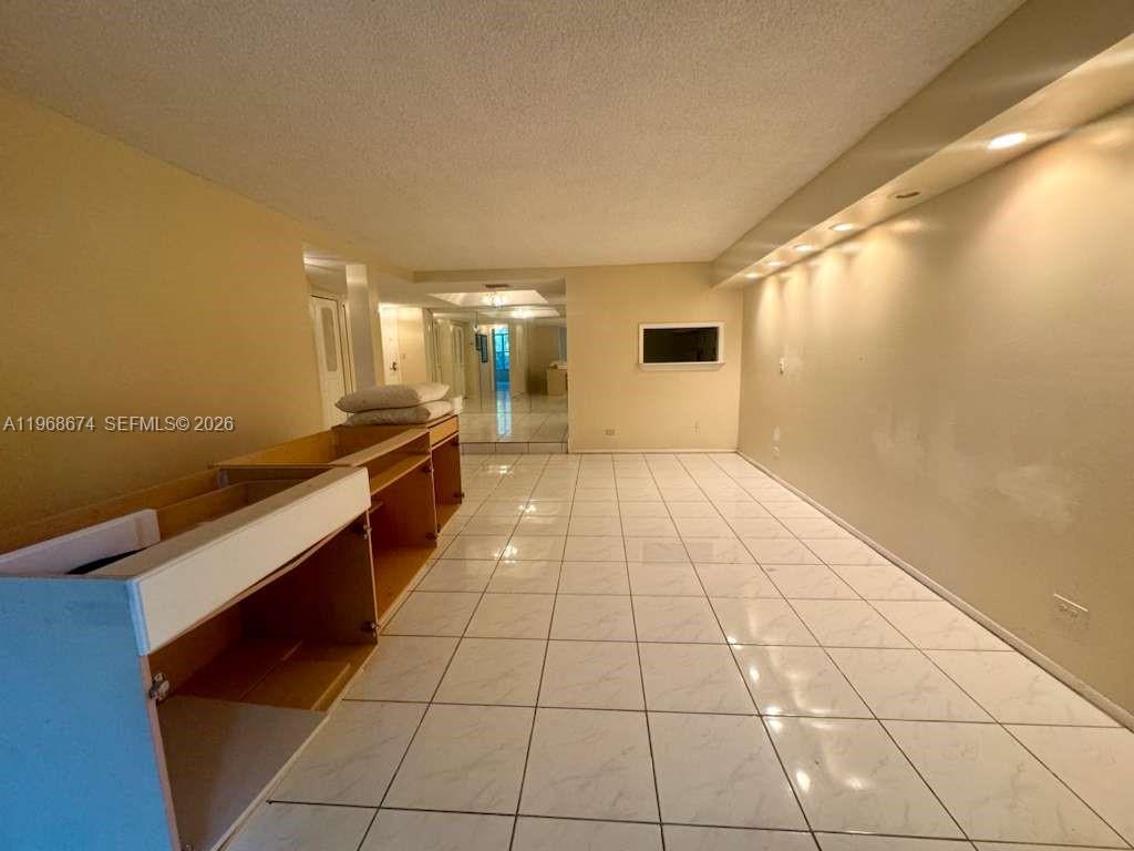 3720 Inverrary Dr # 1N