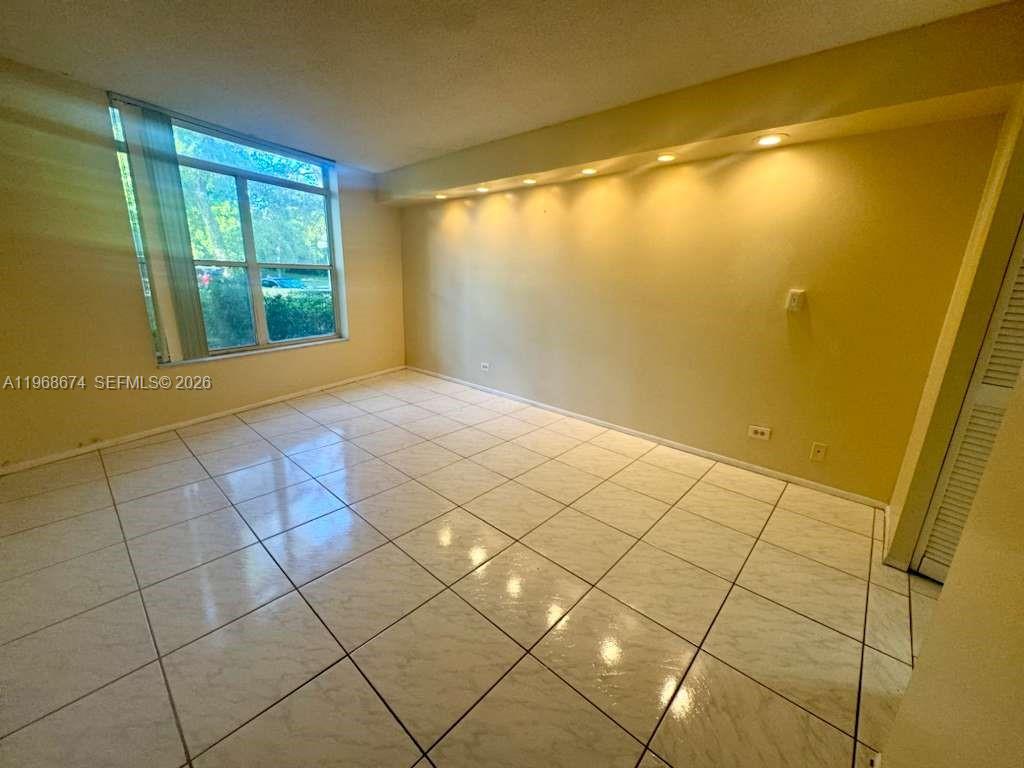 3720 Inverrary Dr # 1N