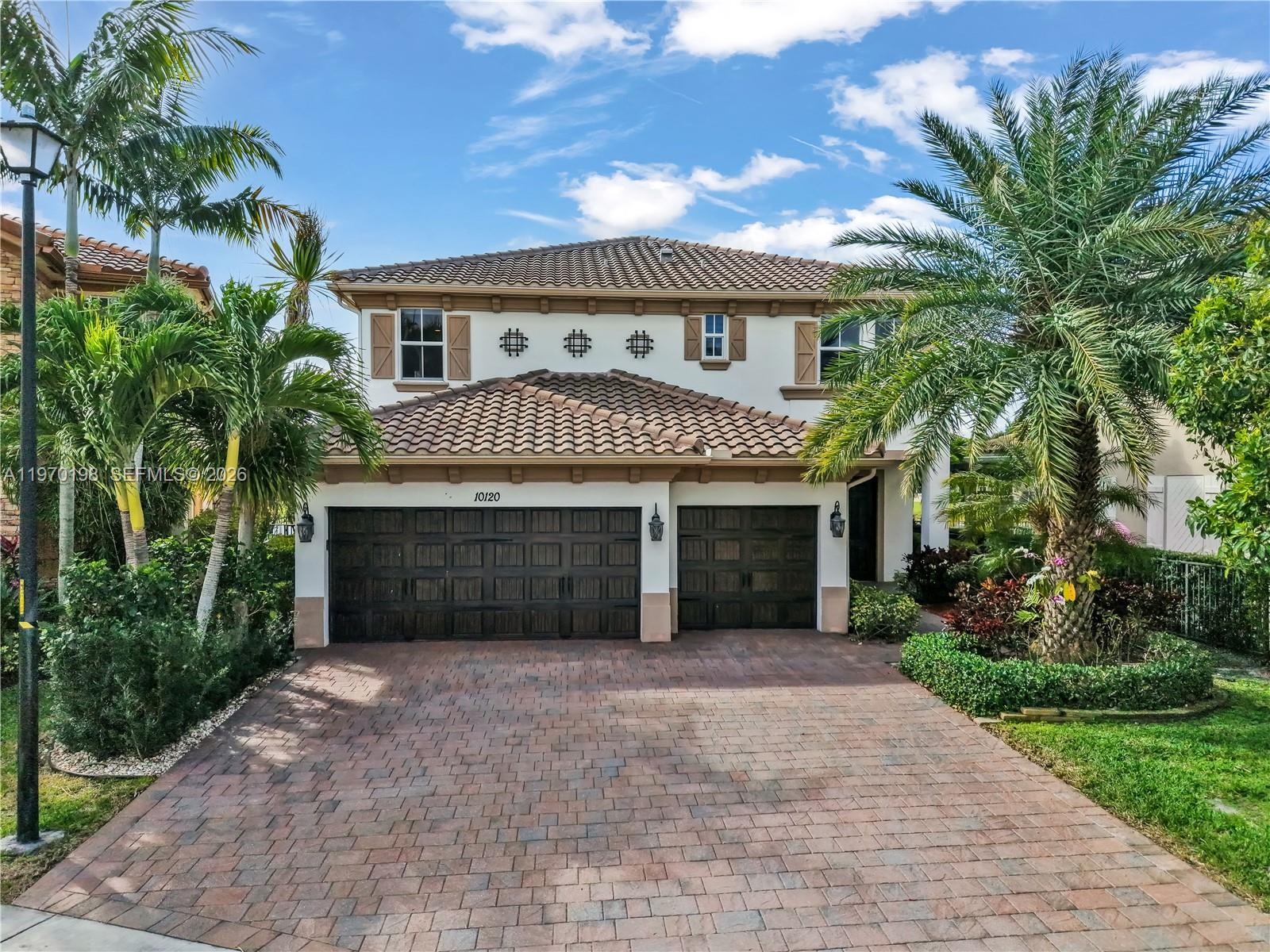 10120 N Lake Vista Ct