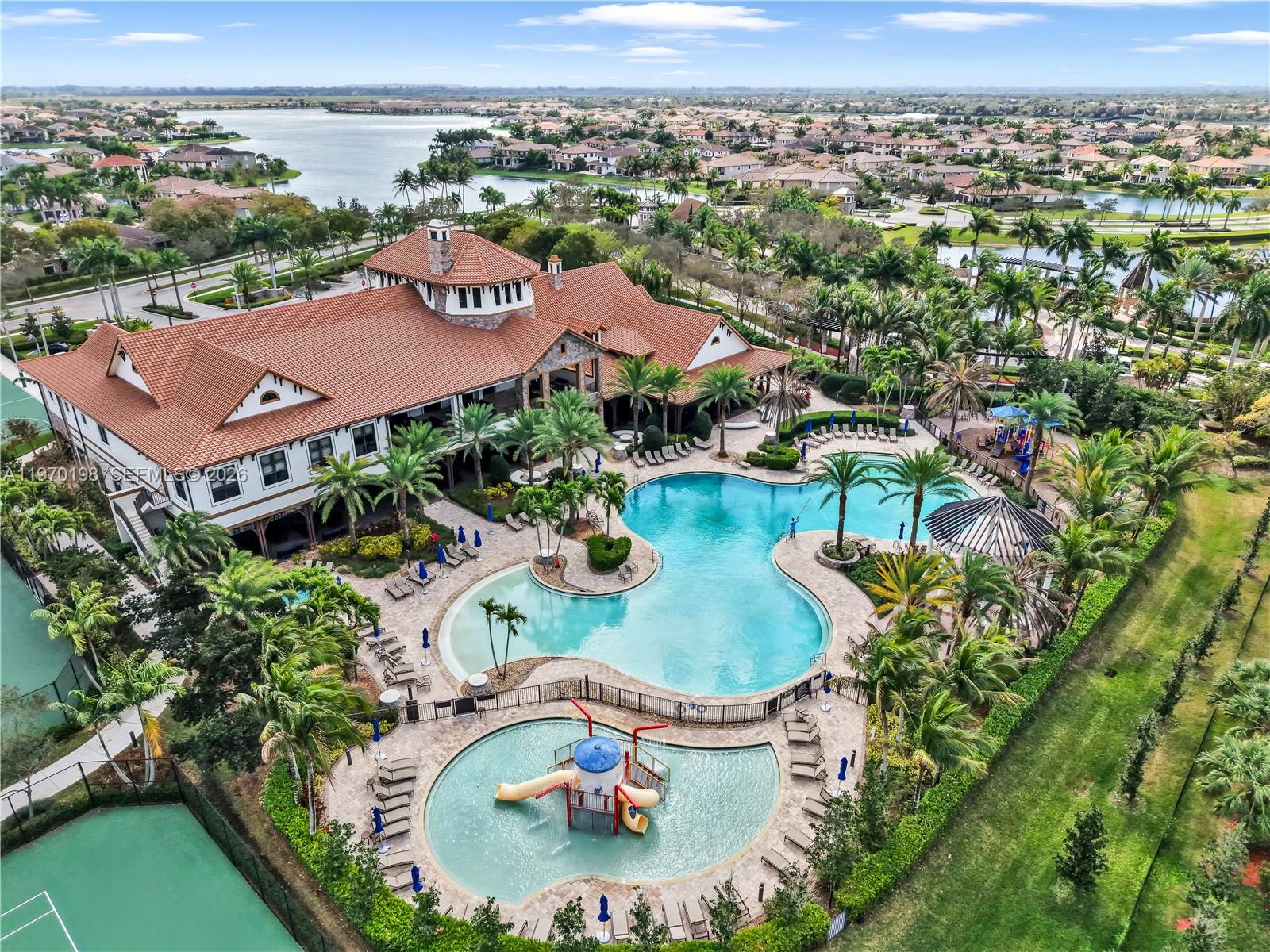 10120 N Lake Vista Ct