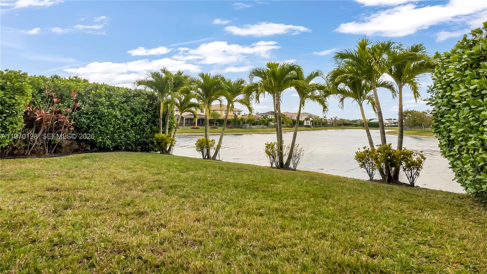 10120 N Lake Vista Ct