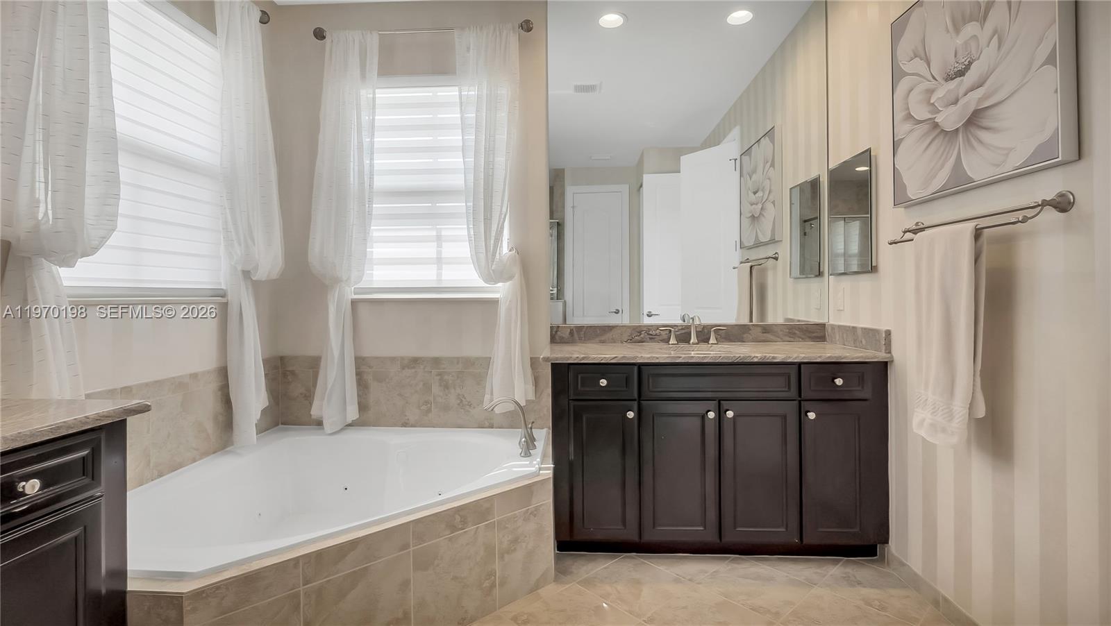 10120 N Lake Vista Ct
