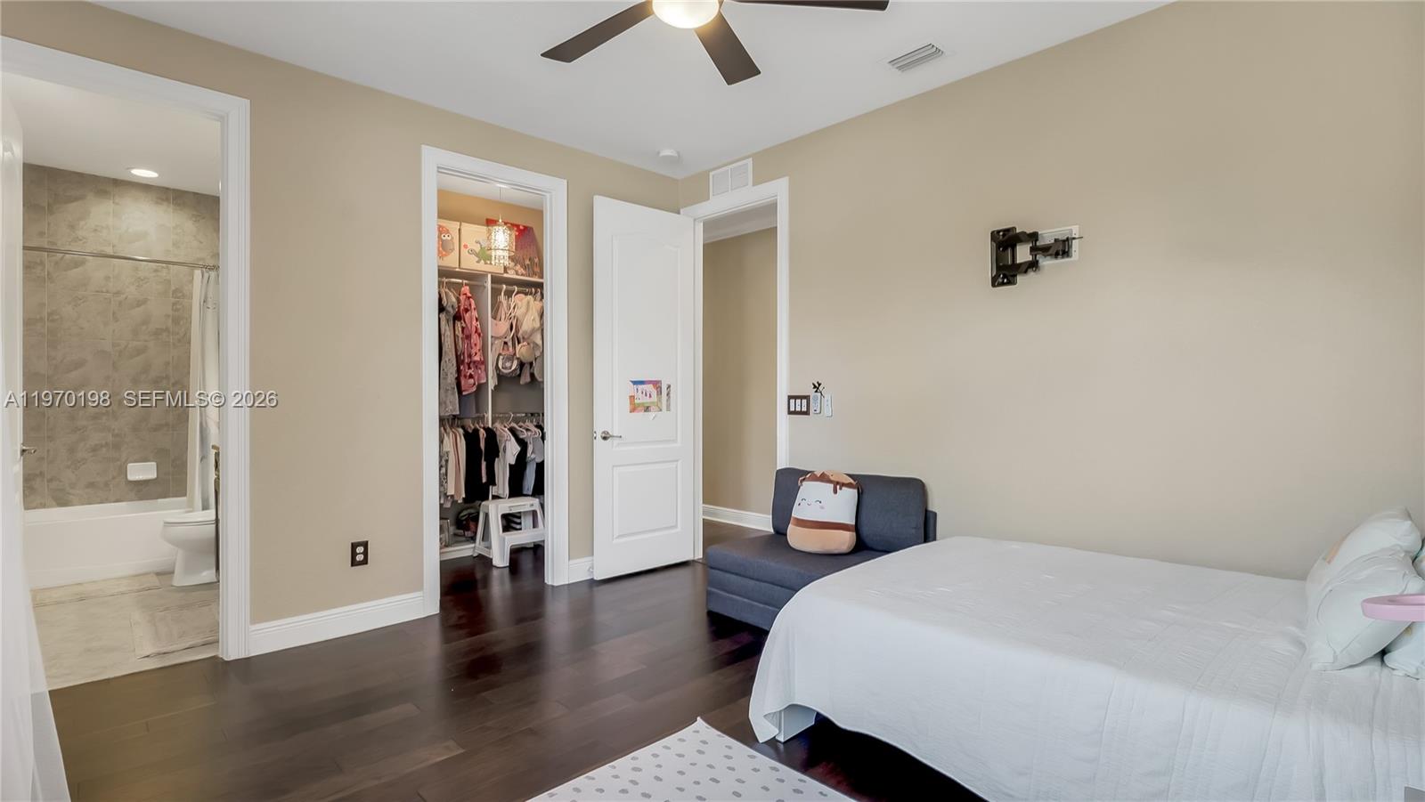 10120 N Lake Vista Ct