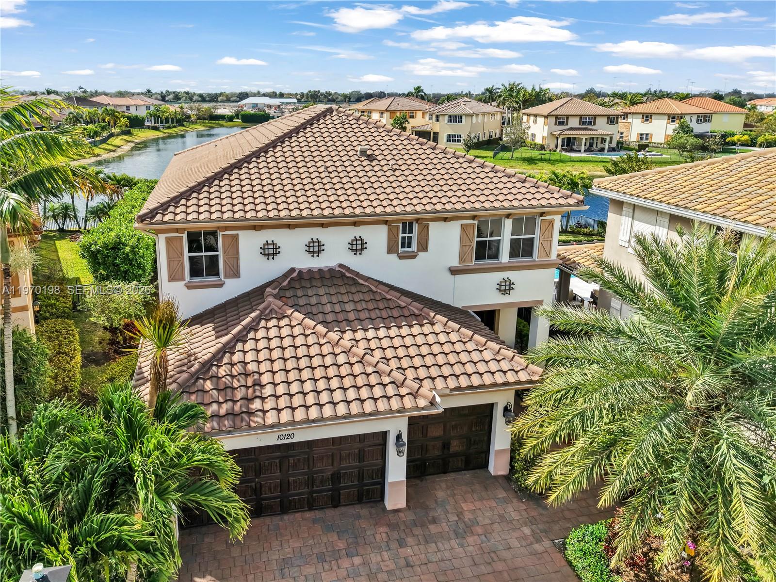 10120 N Lake Vista Ct